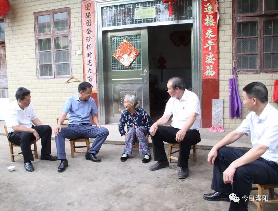 【聚焦】县领导开展迎七一”走访慰问党员活动 日本的色情高清在线看