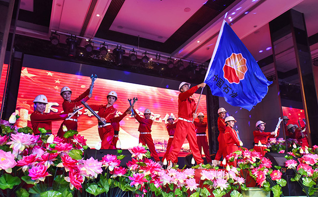 走在新时代 文化润雄安”庆祝新中国成立70周年文艺展演举行 色情网址地址大全