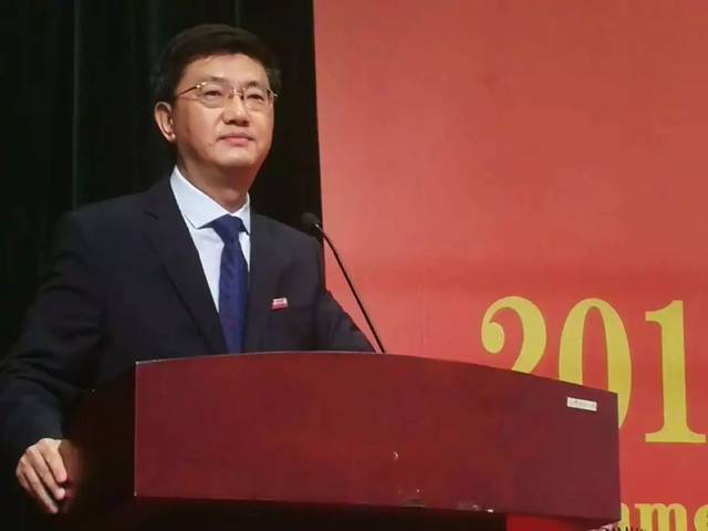 不懈努力,做一个为国家民族奋斗的人才;他以我校88岁的儿科专家姚