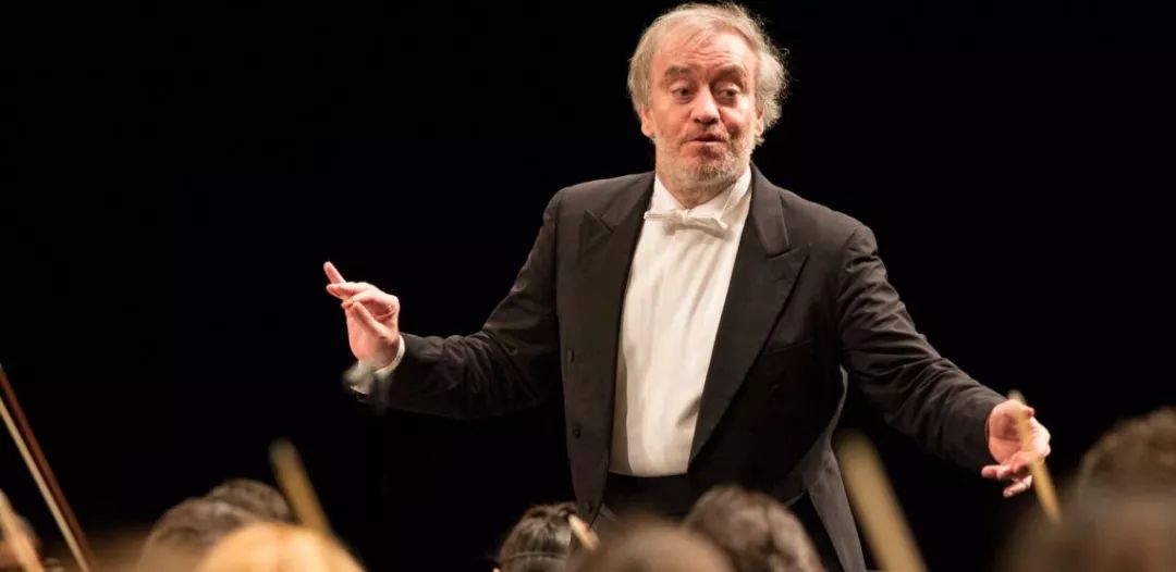 valery gergiev: "anyone can buy a ticket"指挥家瓦列里·杰基耶夫