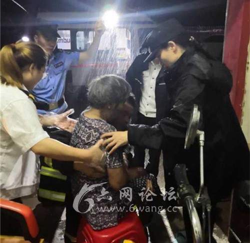 独居老人家中失火门,民警破门而入将其救出 日本色情片