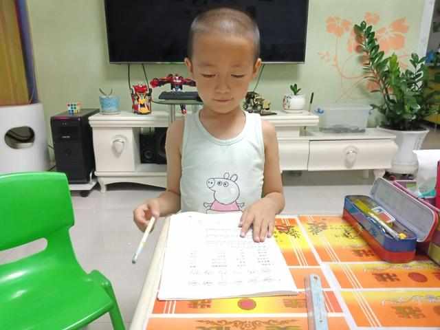 孩子说:妈妈上学好累,我不想上学了,妈妈的回答让所有家长佩服 宝盈娱乐bbin