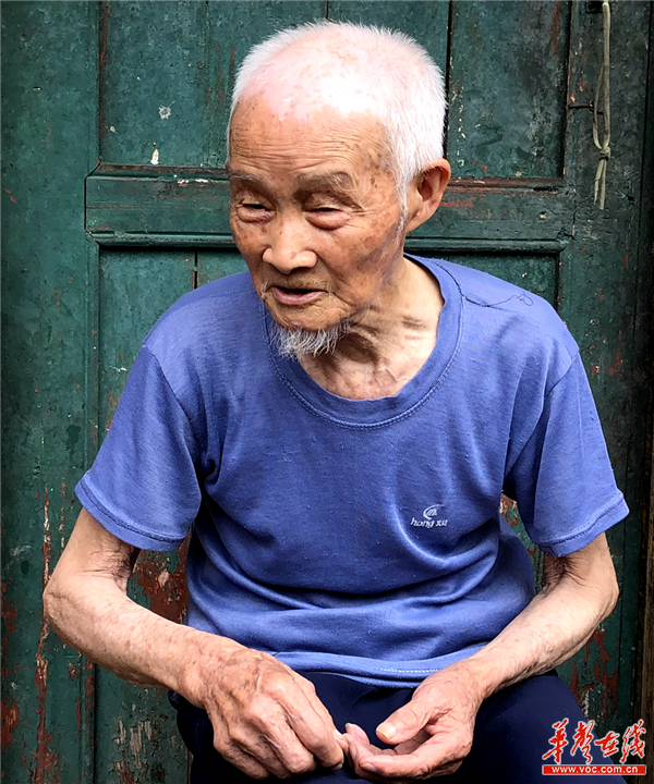 【壮丽70年·奋斗新时代——记者再走长征路】一担皮箩承载的思念:九旬老人忆红军小阿哥” bbin体育平台