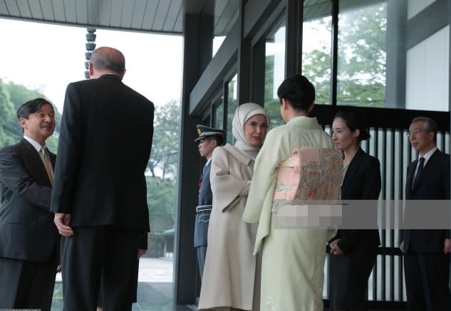 55岁雅子皇后和土耳其第一夫人同框!穿浅绿传统服饰尽显优雅端庄 五月丁香激色婷五月天