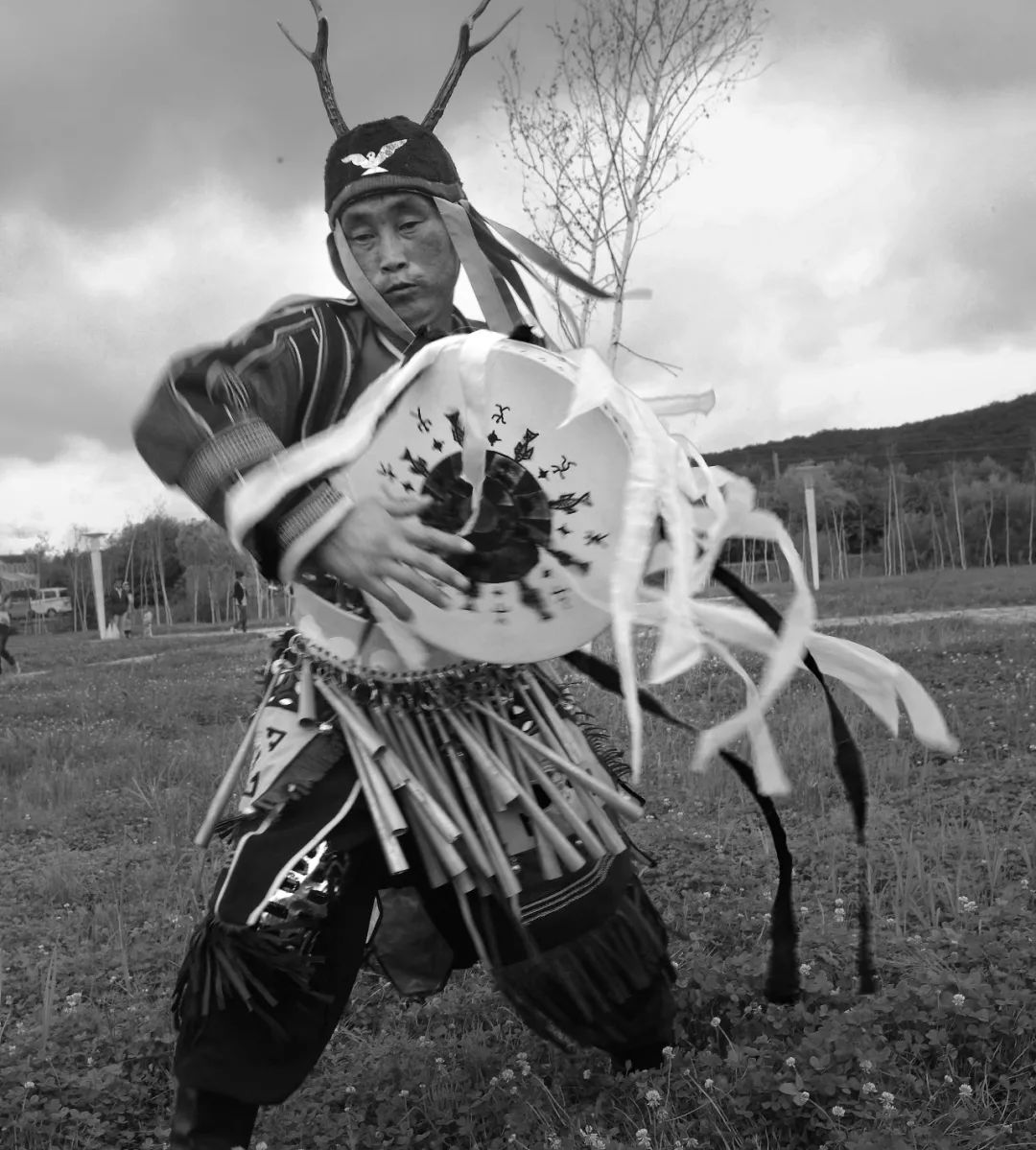 赫哲族人.