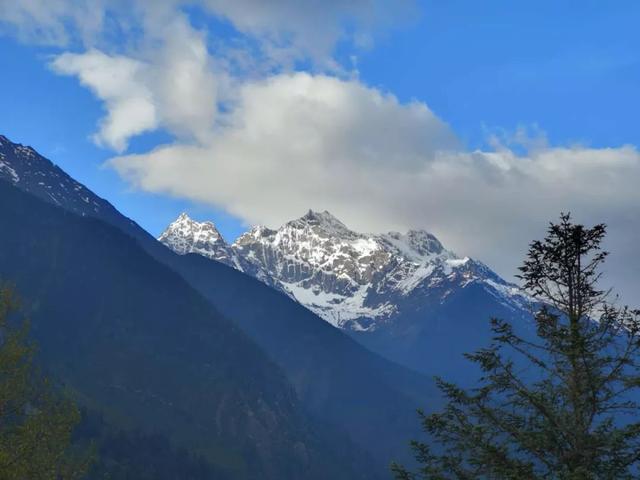 从古城到雪山，探索四季之美，四季之美，古城与雪山的自然画卷探索