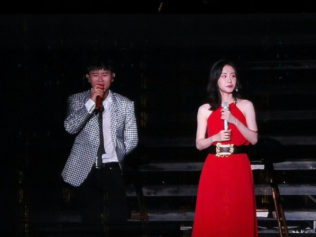双张合璧!张杰张碧晨联合演唱凉凉,看上去竟莫名般配?