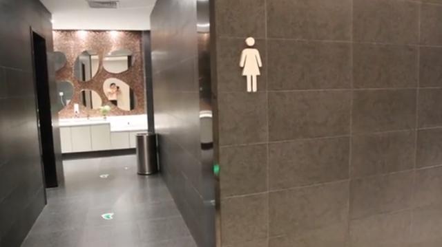 电影看到一半,男子突然跑向女厕所,工作人员直接报警了 bwin中国