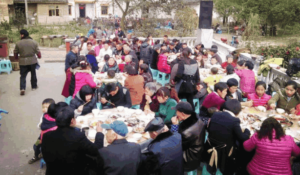 2019年农村酒席形式大变样,为何还要办理,农民:该有人管管了! 亿万先生生007