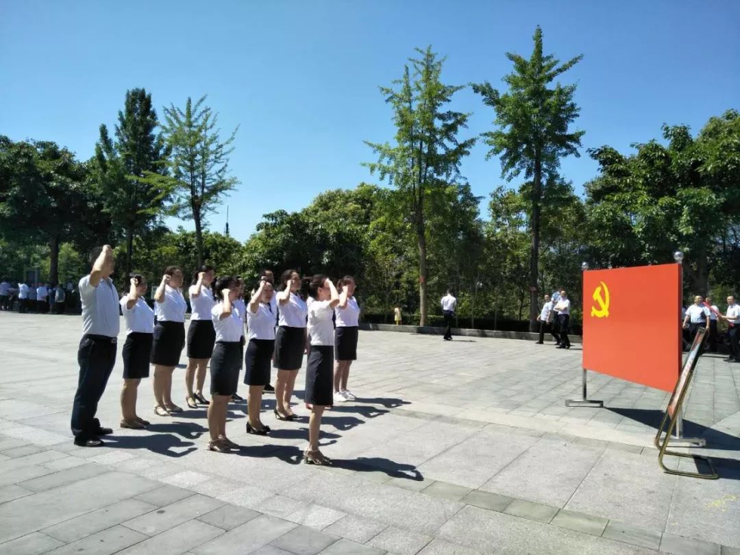 今天我们这样向党献礼