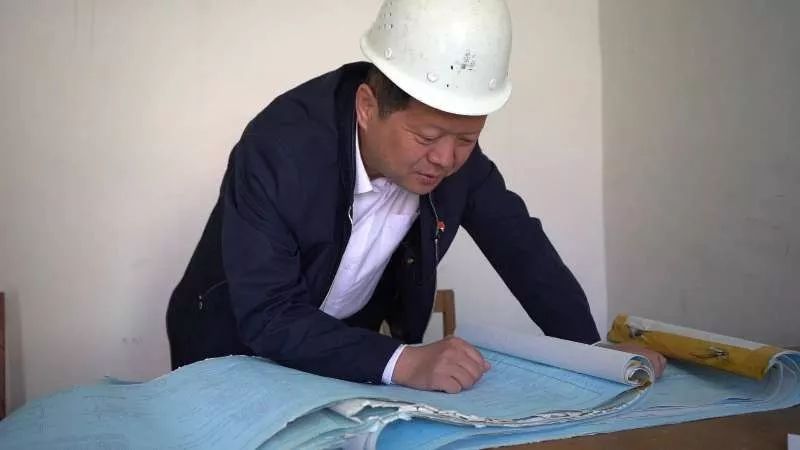 ?他是“倾听地球心跳的人”,他是第九届全国“人民满意的公务员” 金百利在线平台