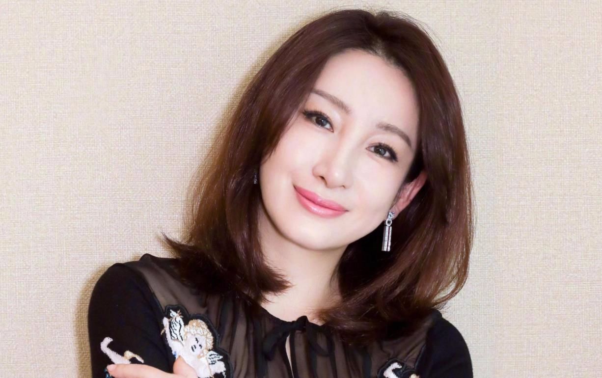 原创41岁秦海璐近照隐瞒了5年的二婚老公原来是我们熟悉的他