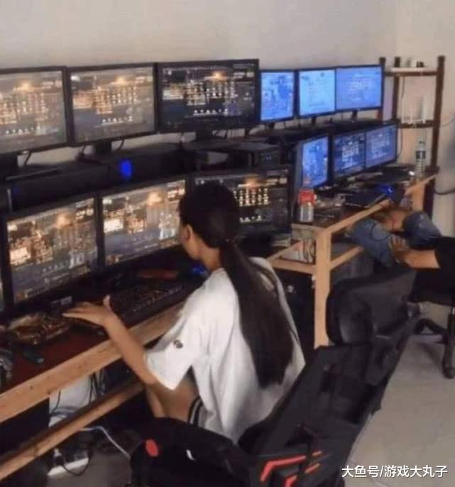 游戏代练工作室曝光一人玩四台电脑网友吐槽背后键盘侠