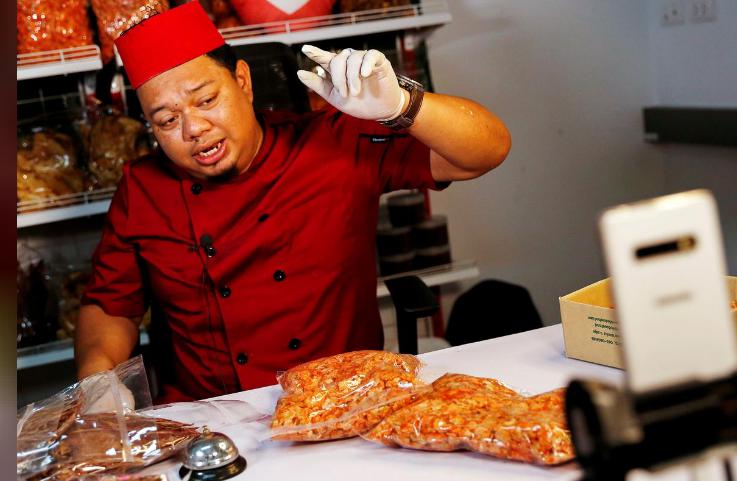 不用开店!这小伙仅靠社交媒体月销80多万美金 亚洲 自拍 色综合图区av