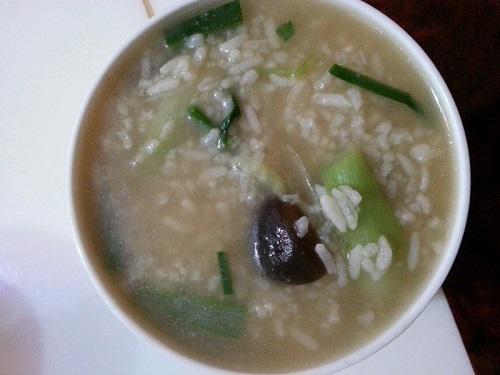                     3岁男童被喂这种饭，高烧不退还积食，儿科医生：这饭别给娃吃