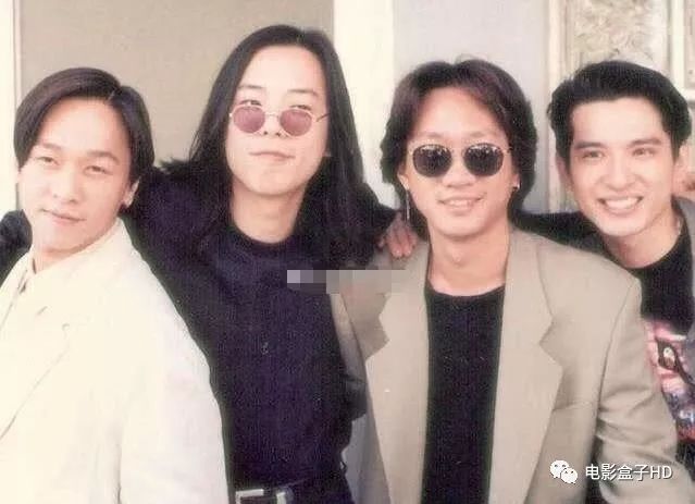 黄贯中写信悼念黄家驹去世26周年,歌迷坟前痛哭唱beyond歌曲缅怀