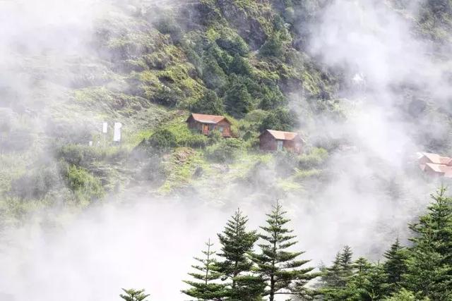 夏天的轿子雪山风光秀丽壮美雄浑空气清新