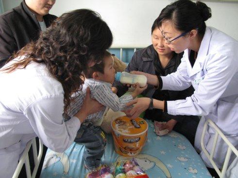                     夏季这3种带娃方式，毁了娃，6岁女童脾虚不长个，你还这样做？