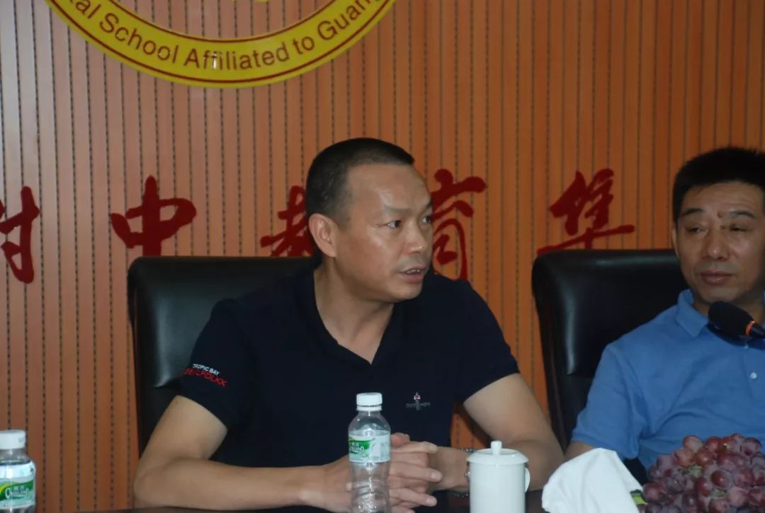 新圩中学校长邱洪锋表示,希望将现有的办学问题提出来,共同交流探讨