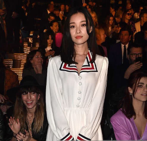保护得小心翼翼的人设,还是被无滤镜生图打败了,倪妮近照曝光