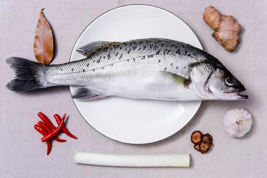 1,每周建议最少食用3次 鱼类食品中富含优质蛋白质等多种营养物质