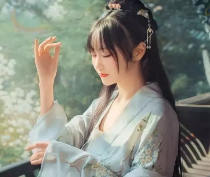 积德无需人见,行善自有天知 澳门凯旋门平台