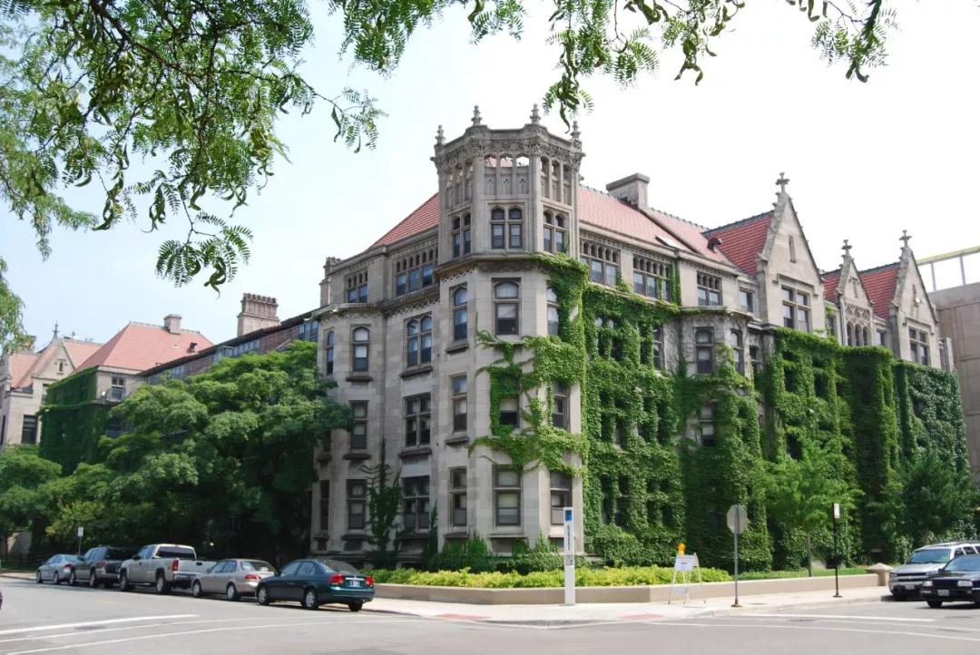 可以说,如果没有哈珀当初执著游说洛克菲勒,芝加哥大学也许还会如它的