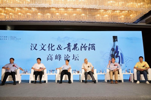 流长,徐州汉文化促进会的会长刘修远先生给大家深度讲解汉代的酒文化