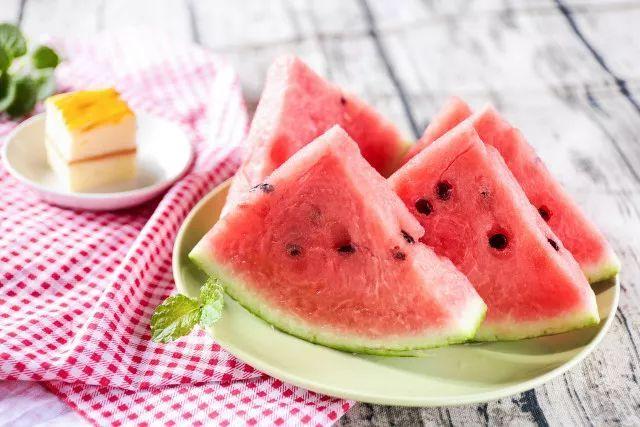 西瓜怎么长得又大又圆 ee5e279eb5254f399475187260289e4b.jpeg