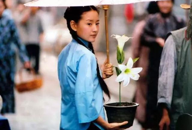 董洁两位前任现状,一个再婚当爹一个再度翻红,网友:董洁好可伶 亚洲通平台