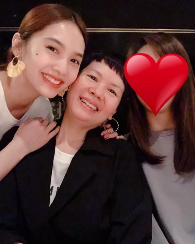 35岁杨丞琳与20岁杨超越拼少女”一张图对比,杨氏姐妹花成团 mg电子游艺平台