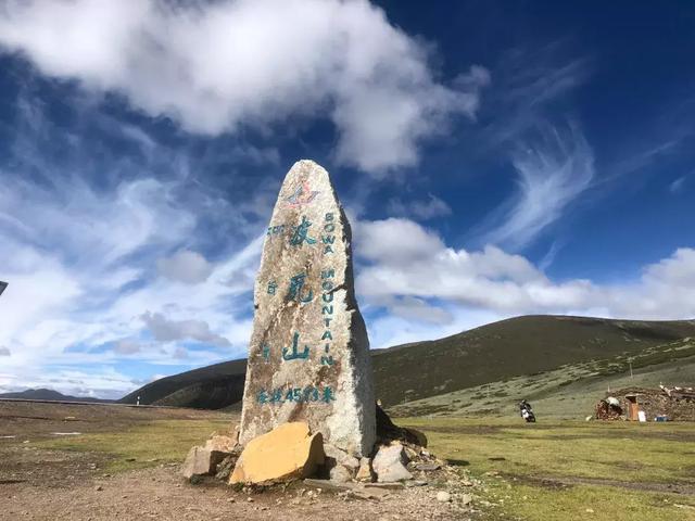 波瓦山,海拔4513米,是途中经过的海拔最高点.