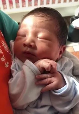                     孩子生下来太丑先别急着扔，请再给他们一次机会！