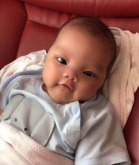 韩安冉晒宝宝近照,看到她如今的长相后,网友:颜值令人堪忧!