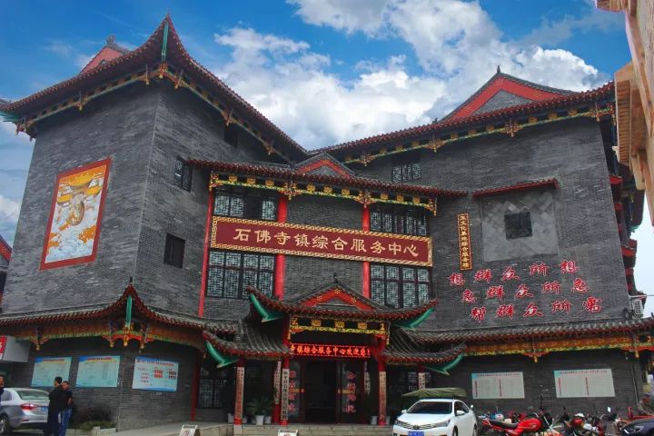 如今的万政国际玉城已 成为镇平石佛寺镇的行政中心,交通枢纽地,经济