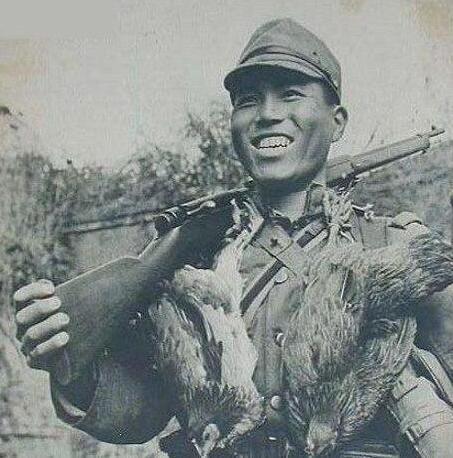 唐嫣孕肚照首曝光？孕肚大到遮不住，走路小心翼翼全程获助理搀扶