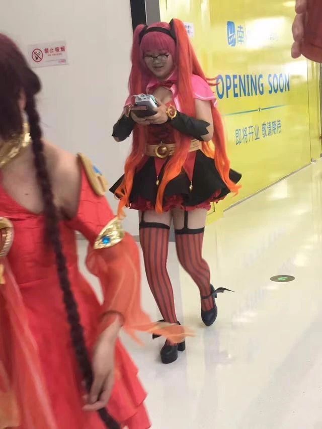 原创王者荣耀漫展翻车,肉装安琪拉引发热议,cosplay以鼓励为主!