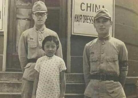 唐嫣孕肚照首曝光？孕肚大到遮不住，走路小心翼翼全程获助理搀扶