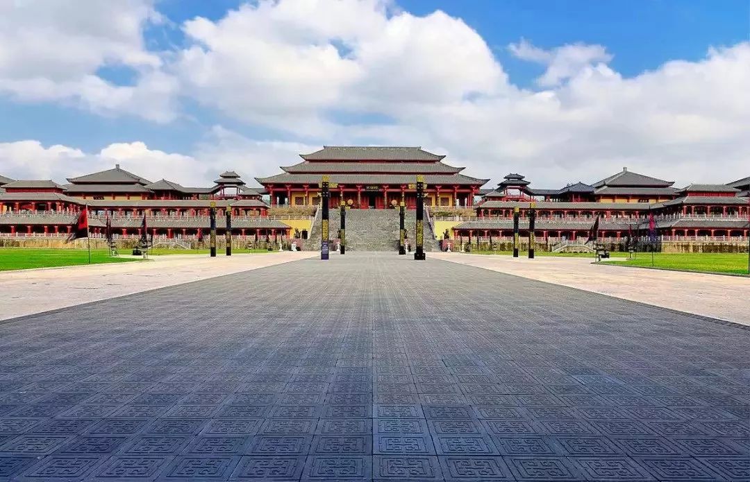 主宫"四海归一殿 淋漓尽致地表现出秦始皇并吞六国 一统天下的磅礴
