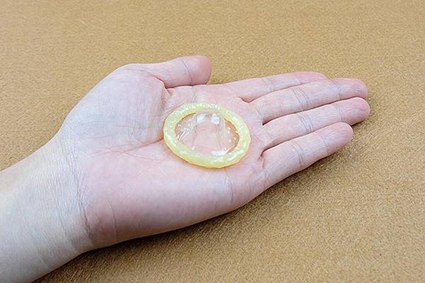 为何25岁的她早早不能生育?当了解原因后,真为她的所作所为不值