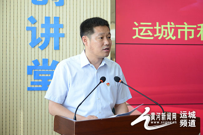 宣读表彰决定运城市科技局党组书记,局长潘俊武讲话在鲜红的党旗下,市