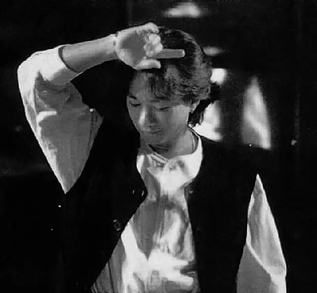 纪念黄家驹:原谅我这一生不羁放纵爱自由