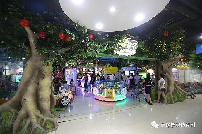 仿真榕树成为室内外时尚潮流的装饰材料之一