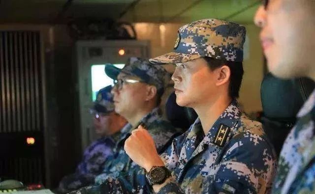 一块普通手表 说这段话的人 正是"网红"女舰长 韦晓慧 23岁就职华为