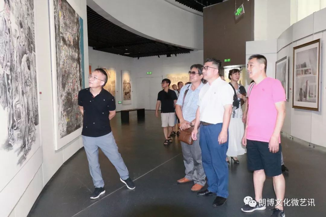人民共和国成立70周年广西新时代人物画创作作品展在广西美术馆开展