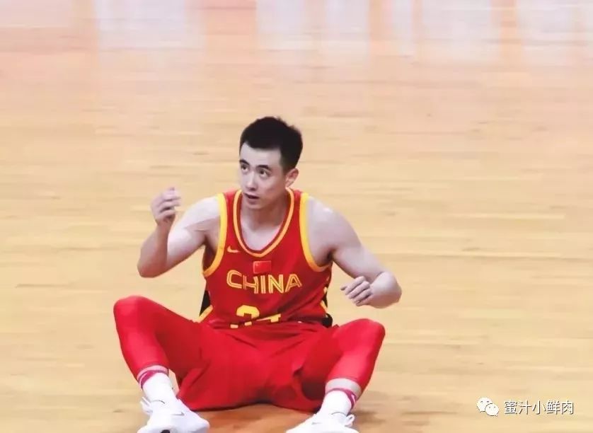 篮球体育生赵继伟小哥哥,这张红爆gay圈的肌肉男照片出自于他?