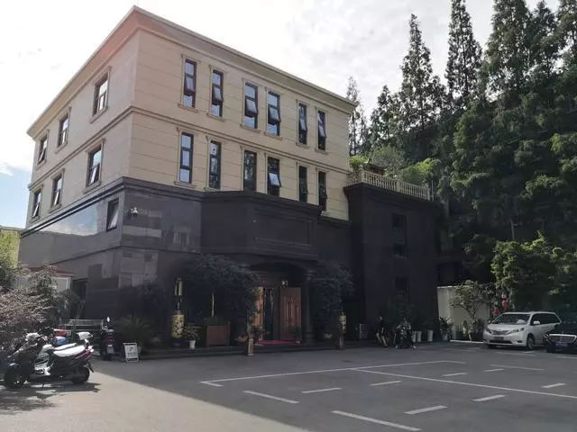 三官员同天被免停职疑因酒店赌博被督导组抓现行