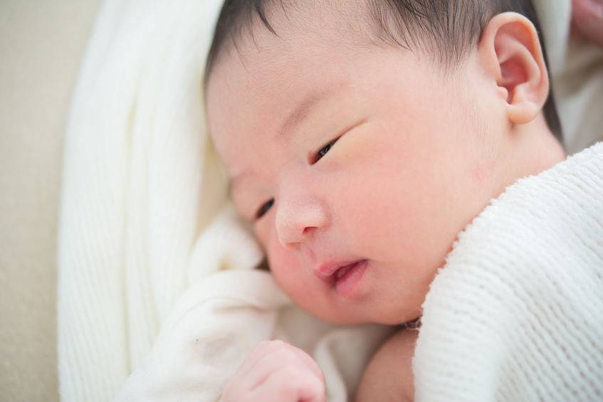                     悲剧！11个月大男婴挂水后回家忘记喂乳，醒来竟已断气！