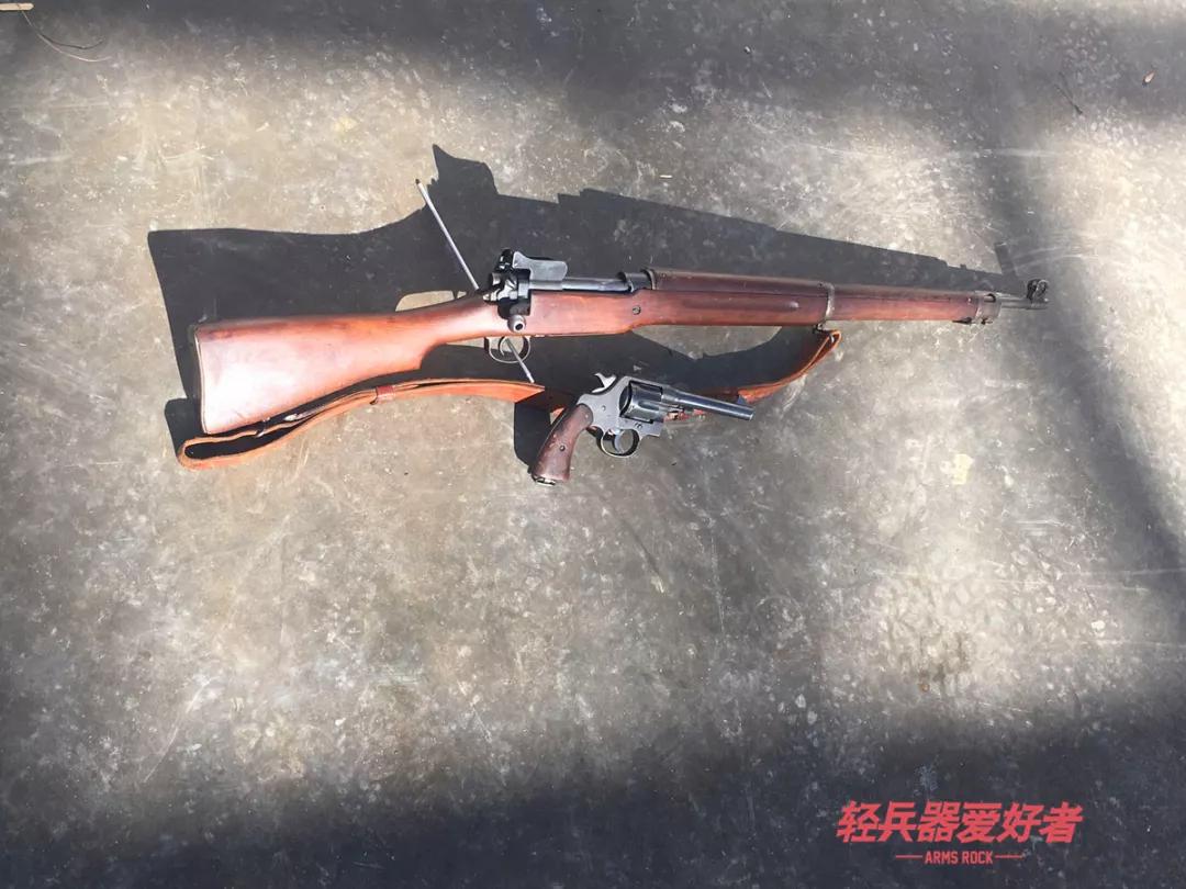 m1917转轮手枪与美国m1917型步枪合照 返回搜             责任编辑