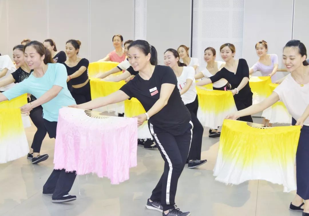 表演级教材师资实验班(第五期)| 13级山东胶州秧歌《小嫚的麦粒》